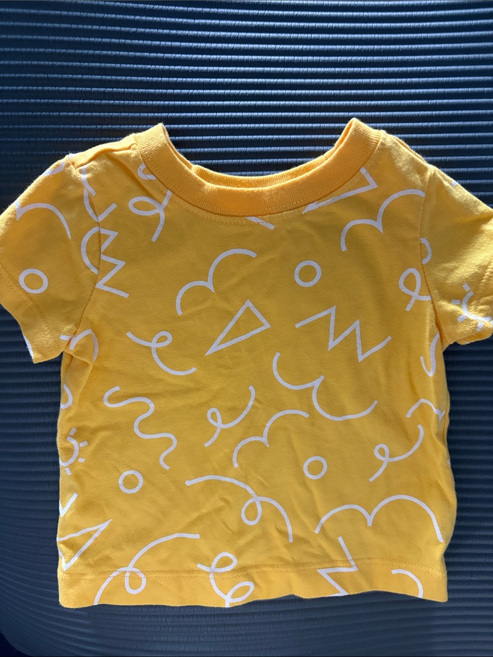 Hanna Andersson Yellow Tee with White Graphic Shapes